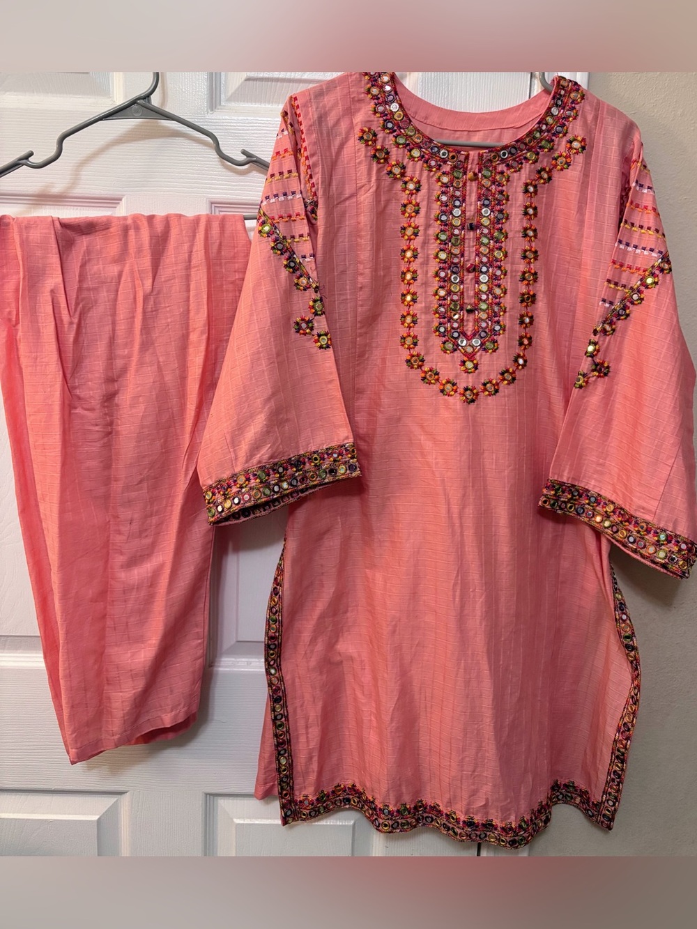 Women’s shalwar Kameez Medium Bust 40